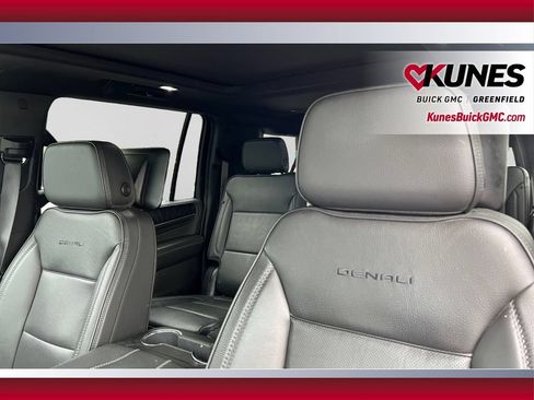 Used 2024 GMC Yukon XL Denali w/ Denali Reserve Package AWD/4WD image 17