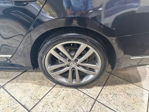 Used 2017 Volkswagen Passat 1.8T R-Line image 9