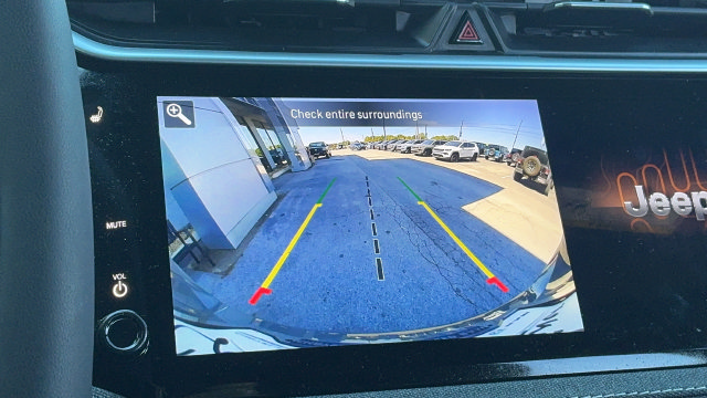 Used 2026 Jeep Cherokee Laredo AWD/4WD image 14