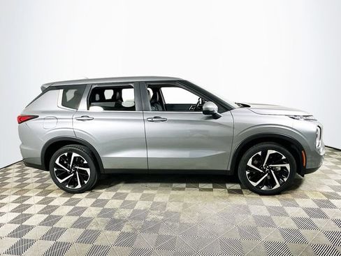 Used 2024 Mitsubishi Outlander SE FWD image 2