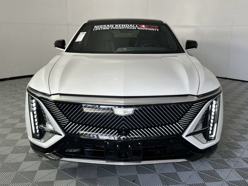 Used 2024 Cadillac Lyriq Luxury AWD/4WD image 3