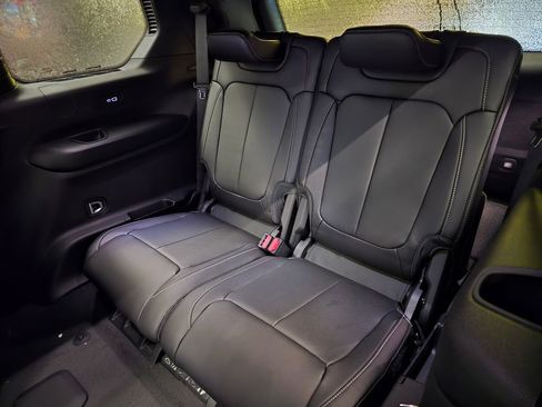 New 2026 Jeep Grand Cherokee L Limited AWD/4WD image 32