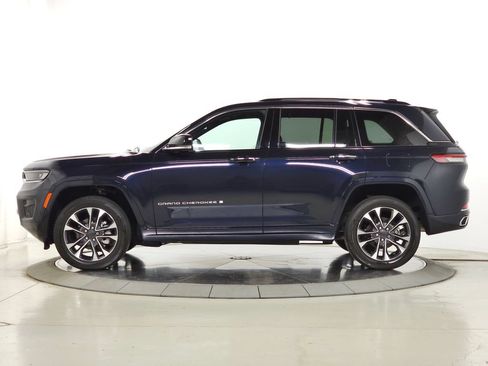 Used 2023 Jeep Grand Cherokee Overland w/ Luxury Tech Group IV AWD/4WD image 2