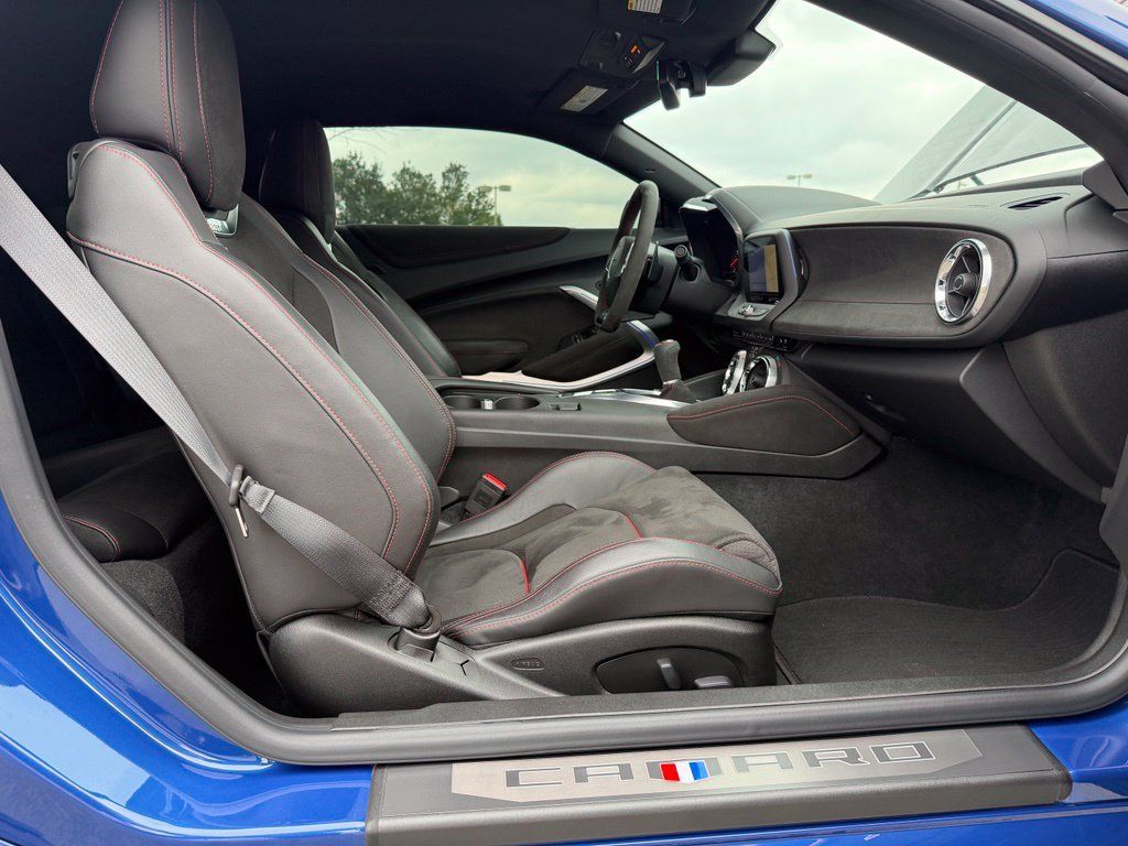 Used 2019 Chevrolet Camaro ZL1 RWD image 28