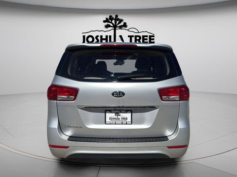 Used 2018 Kia Sedona L FWD image 6
