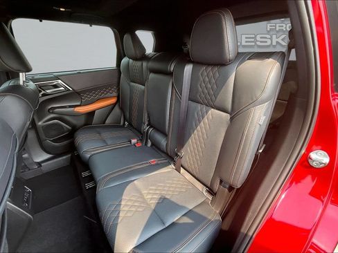 Used 2024 Mitsubishi Outlander SEL AWD/4WD image 26