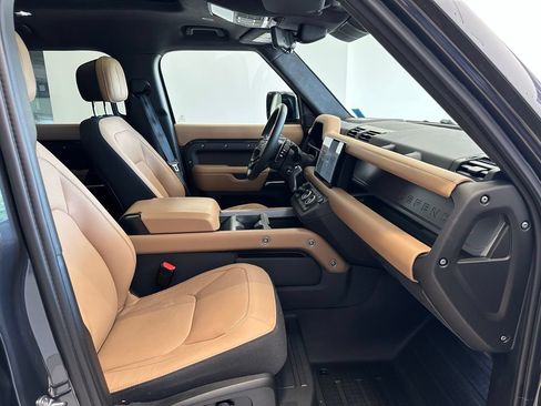 New 2025 Land Rover Defender 110 V8 AWD/4WD image 13