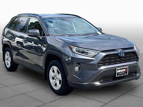 Used 2019 Toyota RAV4 XLE w/ Convenience Package AWD/4WD image 3