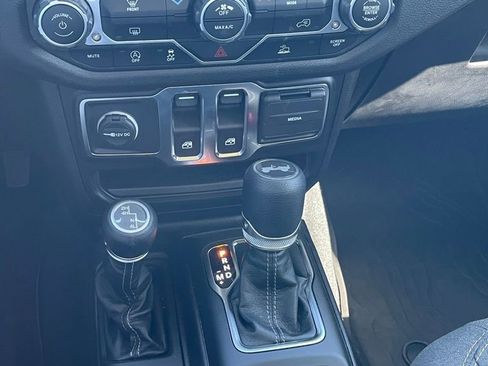 Used 2024 Jeep Wrangler Sport S image 19