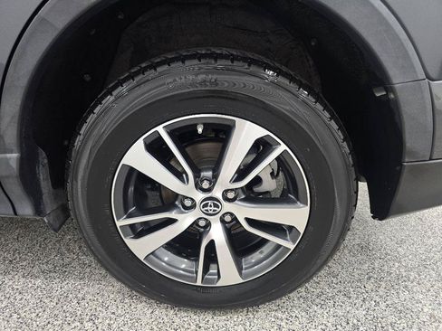 Used 2018 Toyota RAV4 XLE AWD/4WD image 32