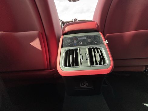 Used 2025 Maserati Grecale Folgore AWD/4WD image 40