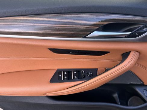 Used 2023 BMW 530e w/ M Sport Package image 10