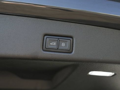 Used 2025 Audi Q5 Premium Plus w/ Premium Plus AWD/4WD image 16