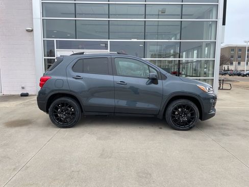 Used 2022 Chevrolet Trax LT w/ Premium Seat Package image 4