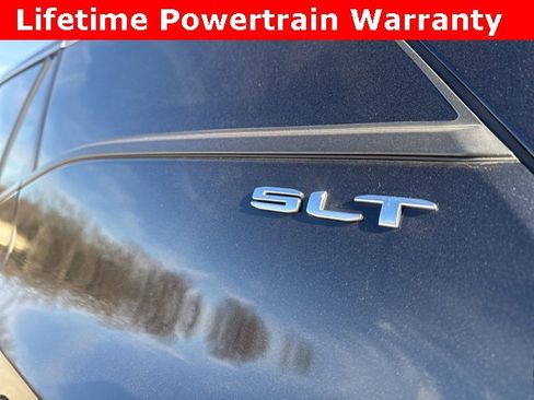 Used 2024 GMC Terrain SLT image 9