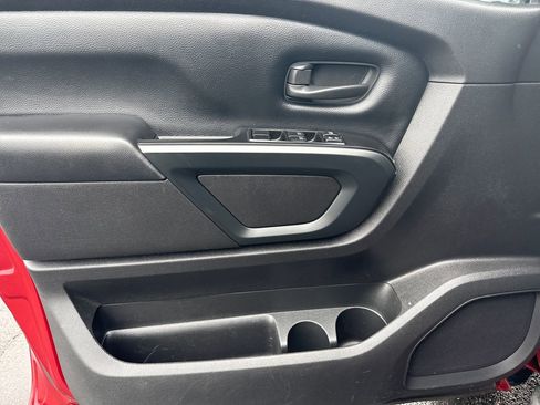 Used 2017 Nissan Titan S image 14