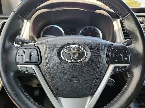 Used 2018 Toyota Highlander Limited FWD image 24