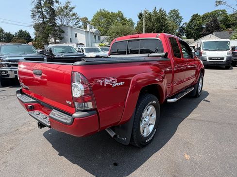 Used 2011 Toyota Tacoma 4x4 Access Cab V6 w/ TRD Sport Pkg image 5