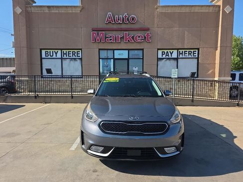 Used 2018 Kia Niro EX w/ EX Premium Package FWD image 2