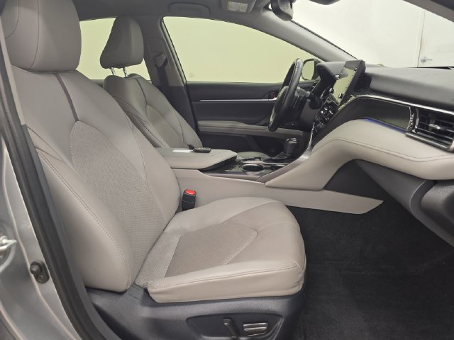 Used 2023 Toyota Camry XSE FWD image 9