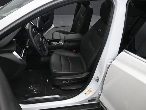 Certified 2025 Cadillac XT5 Premium Luxury image 11