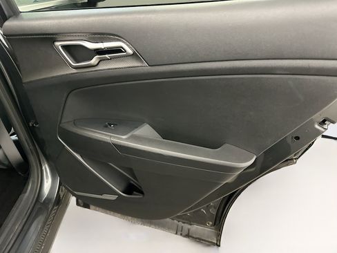 Used 2025 Kia Sportage LX image 30
