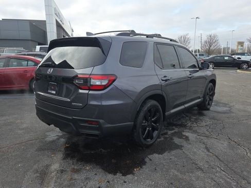 Used 2025 Honda Pilot Touring image 3