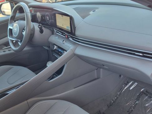 Used 2025 Hyundai Elantra SEL FWD image 32