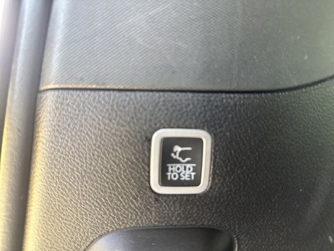 Used 2022 Jeep Wagoneer Series III w/ Premium Group I image 38