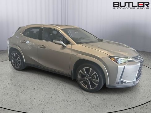 Used 2022 Lexus UX 200 w/ Premium Package FWD image 3