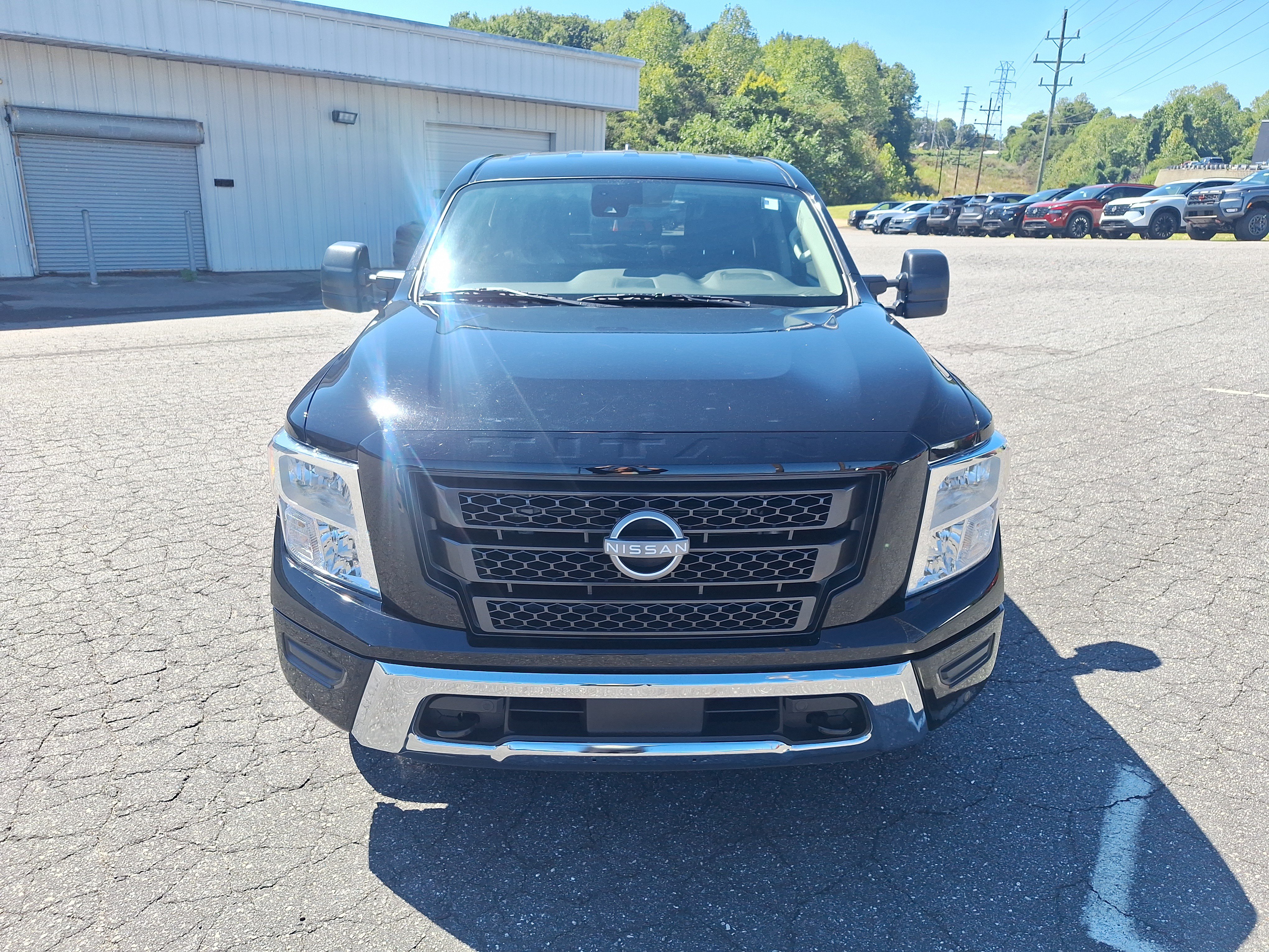 Used 2024 Nissan Titan SV w/ SV Convenience Package AWD/4WD image 2