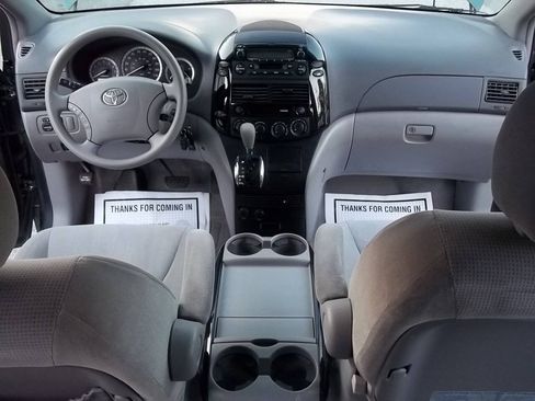 Used 2004 Toyota Sienna LE w/ LE Pkg 7 FWD image 11