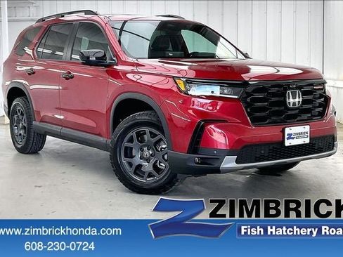 Certified 2025 Honda Pilot TrailSport image 1