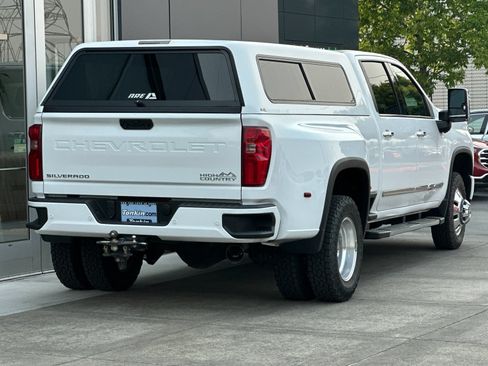 Used 2024 Chevrolet Silverado 3500 High Country w/ High Country Premium Package AWD/4WD image 3