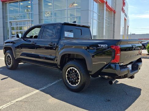 Certified 2025 Toyota Tacoma TRD Off-Road w/ TRD Off Road Upgrade Package AWD/4WD image 4