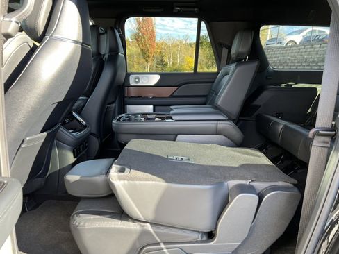 Used 2022 Lincoln Navigator L Reserve image 6