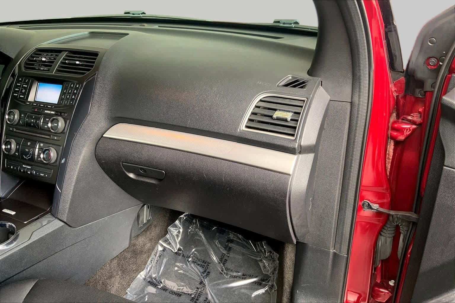 Used 2017 Ford Explorer XLT FWD image 18