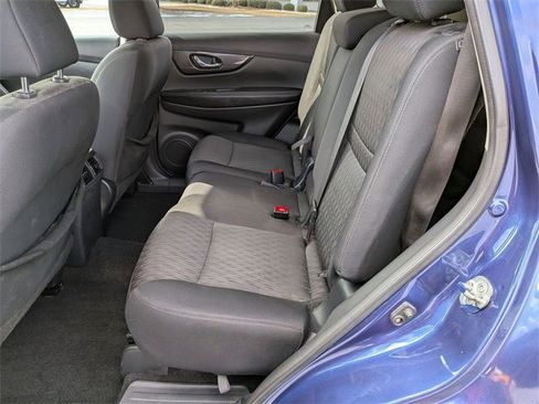 Used 2017 Nissan Rogue SV w/ SV Family Package image 30