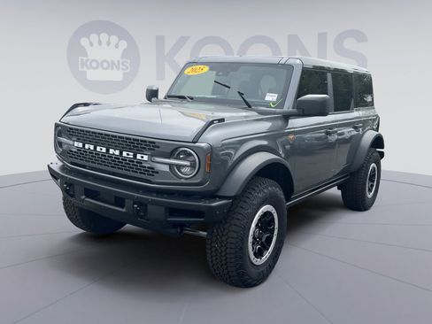 New 2025 Ford Bronco Badlands w/ Sasquatch Package AWD/4WD image 1