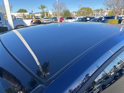 Used 2025 Toyota Prius Plug-In Hybrid image 4