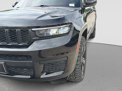 Used 2025 Jeep Grand Cherokee L Altitude AWD/4WD image 10