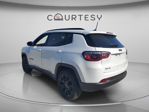 Certified 2025 Jeep Compass Latitude w/ Altitude Special Edition AWD/4WD image 2