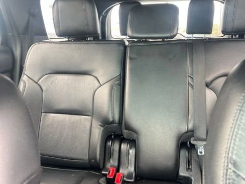 Used 2016 Ford Explorer XLT w/ Equipment Group 202A FWD image 21