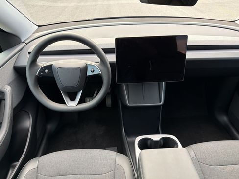 Used 2026 Tesla Model Y 2WD image 26