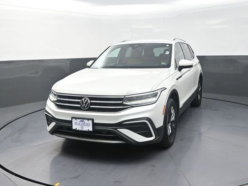 Used 2023 Volkswagen Tiguan SE AWD/4WD image 4