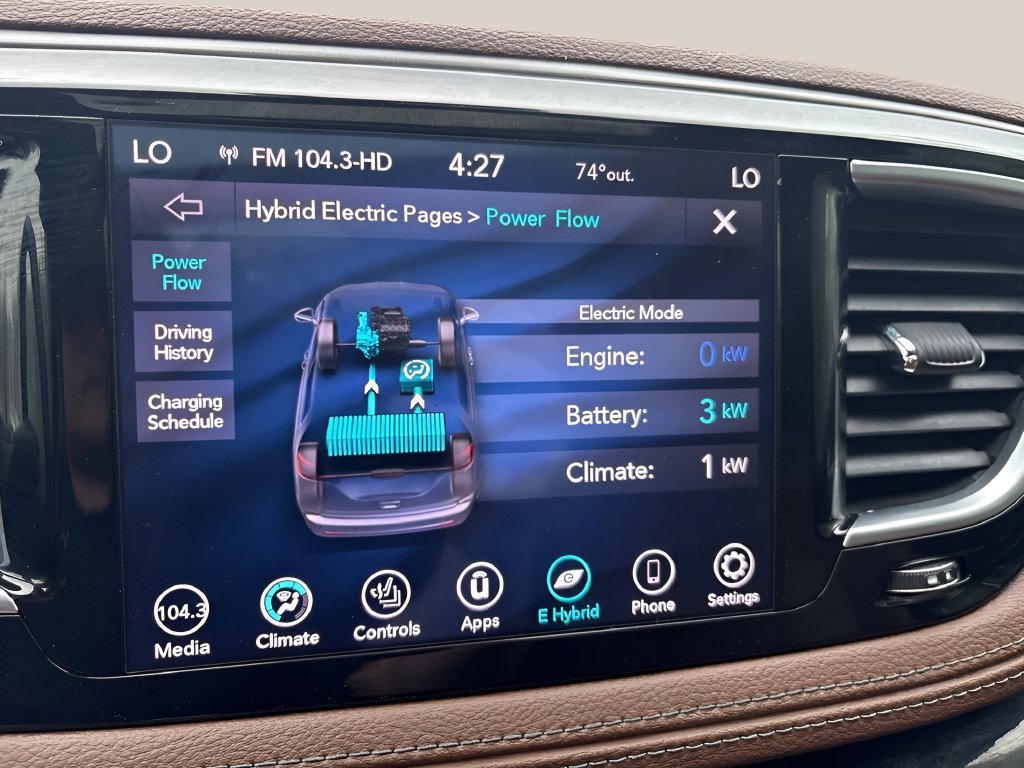Used 2020 Chrysler Pacifica Limited w/ Advanced Safetytec Group FWD image 33