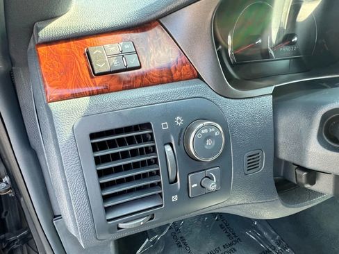 Used 2006 Cadillac DTS image 25