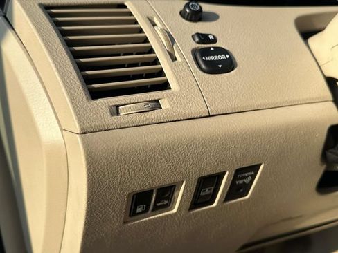 Used 2010 Toyota Avalon Limited FWD image 22