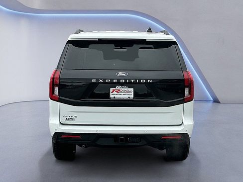 New 2026 Ford Expedition Active image 3