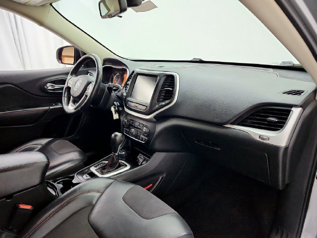 Used 2015 Jeep Cherokee Trailhawk w/ Cold Weather Group AWD/4WD image 13